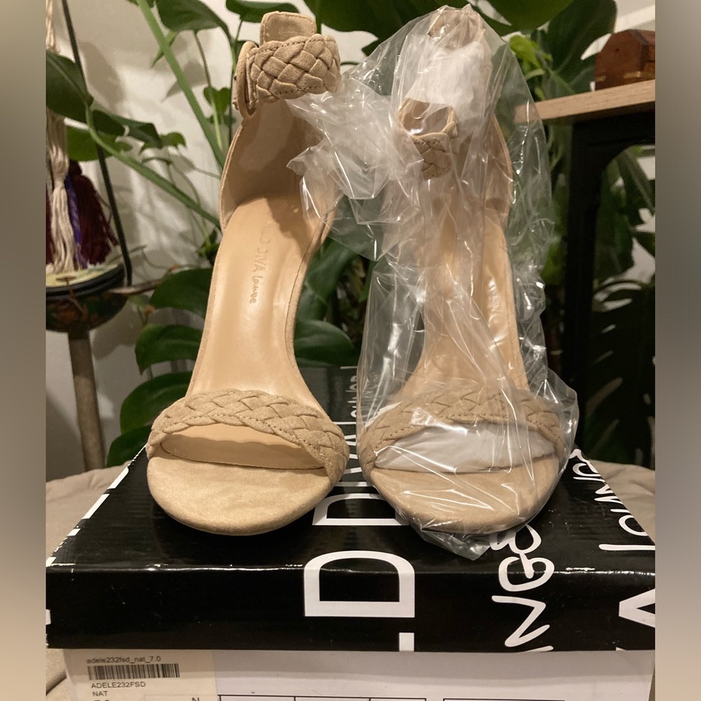 Wild Diva Adele sz 7. Never worn NIB